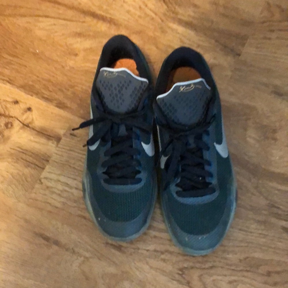 Boys kyrie Irving basketball shoes!!